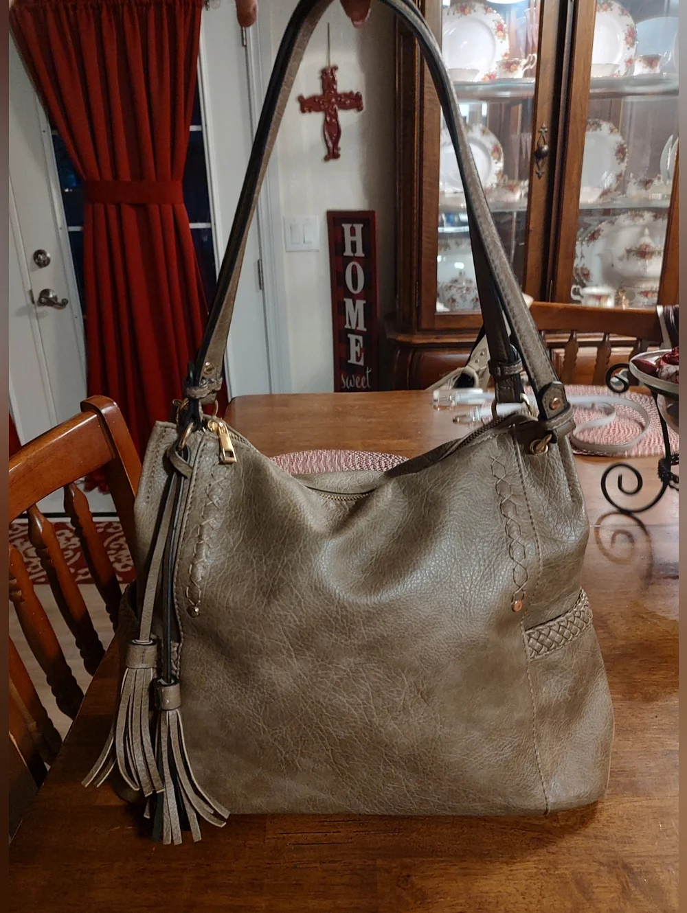 Chic Tassel Hobo Shoulder Bag in Taupe